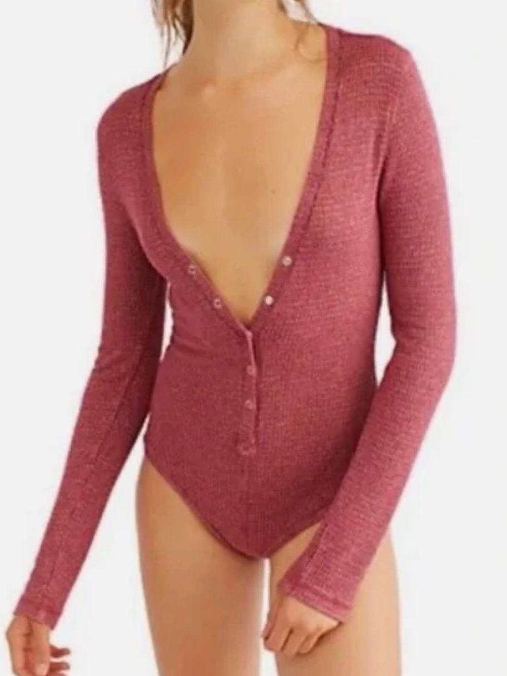 FREE PEOPLE | RIBBED V-NECK LONG SLEEVE BODYSUIT IN BERRY ROSE
